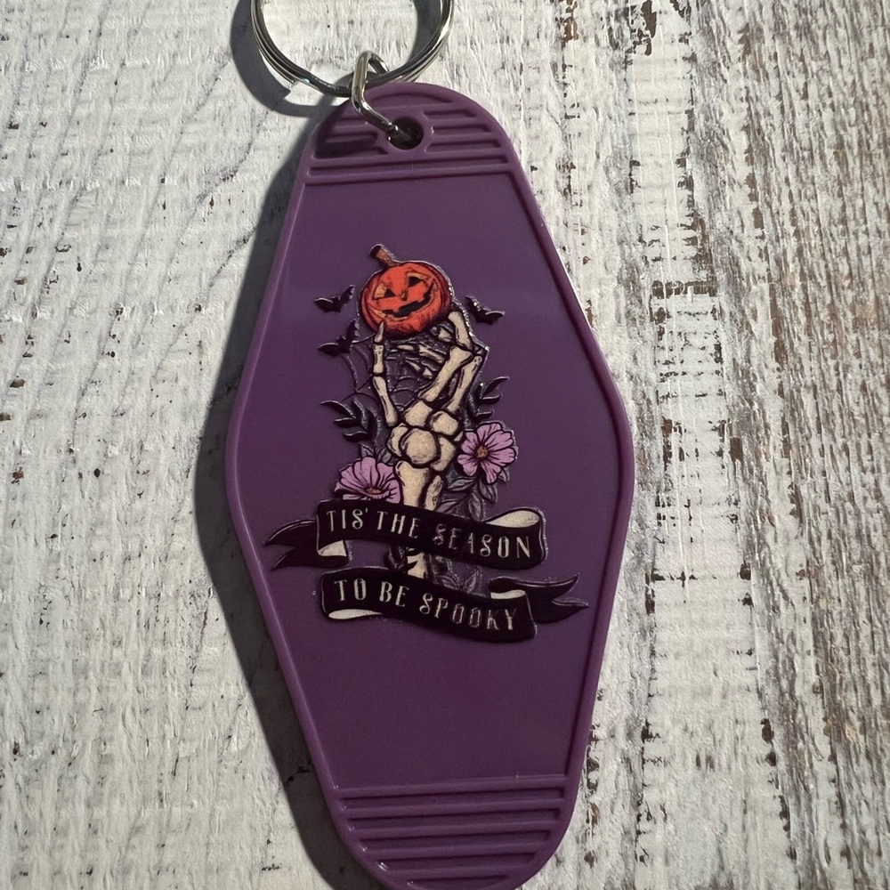 Tis The Season To Be Spooky Keychain